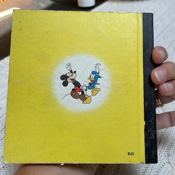 VTG Disney kids books. Two in lot. Poor Pluto ‘46 & Mickey Mouse’s Circus ‘71 - Picture 12 of 14